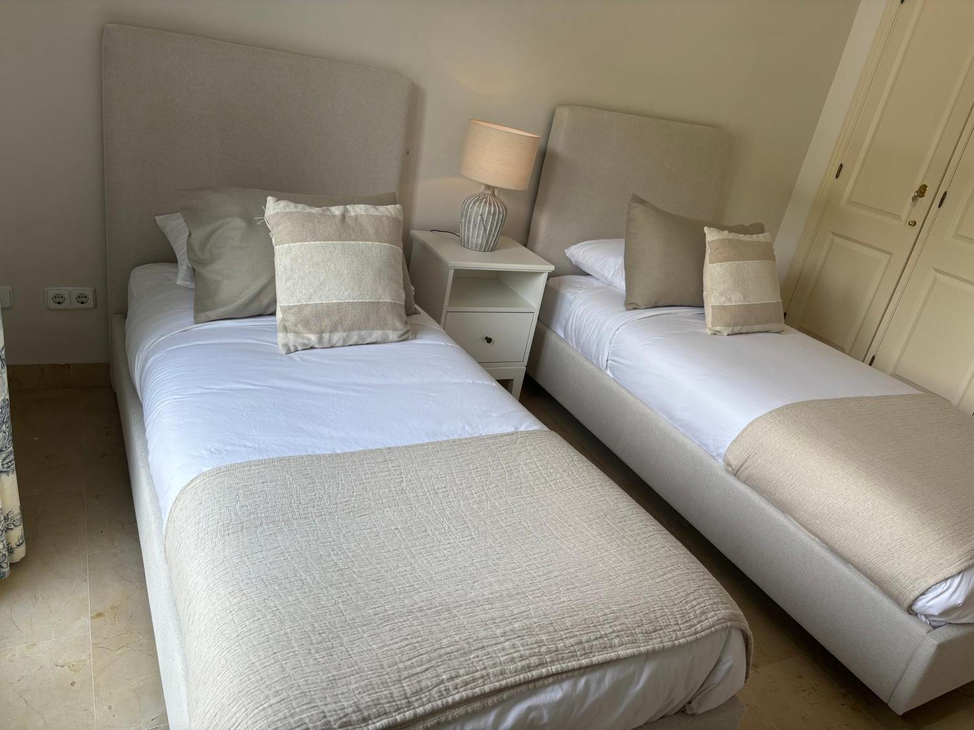 Apartment in El Presidente Beach Side New Golden Mile Estepona Exterior foto
