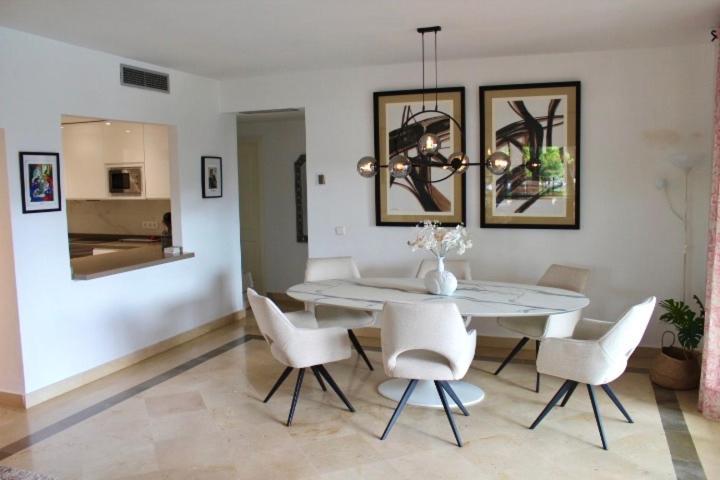 Apartment in El Presidente Beach Side New Golden Mile Estepona Exterior foto