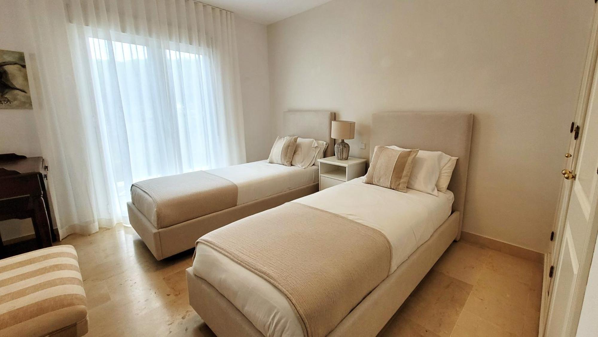 Apartment in El Presidente Beach Side New Golden Mile Estepona Exterior foto
