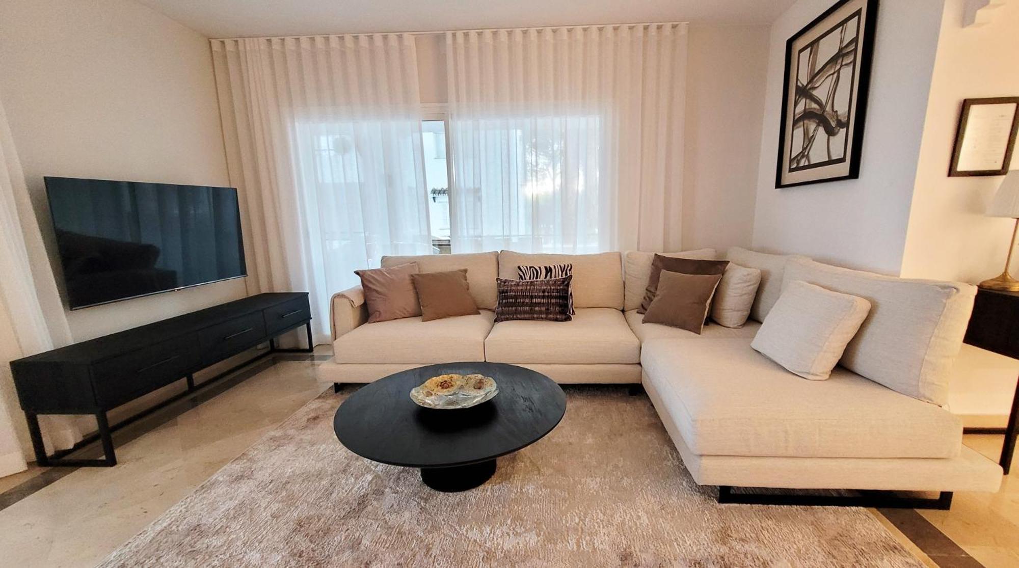 Apartment in El Presidente Beach Side New Golden Mile Estepona Exterior foto