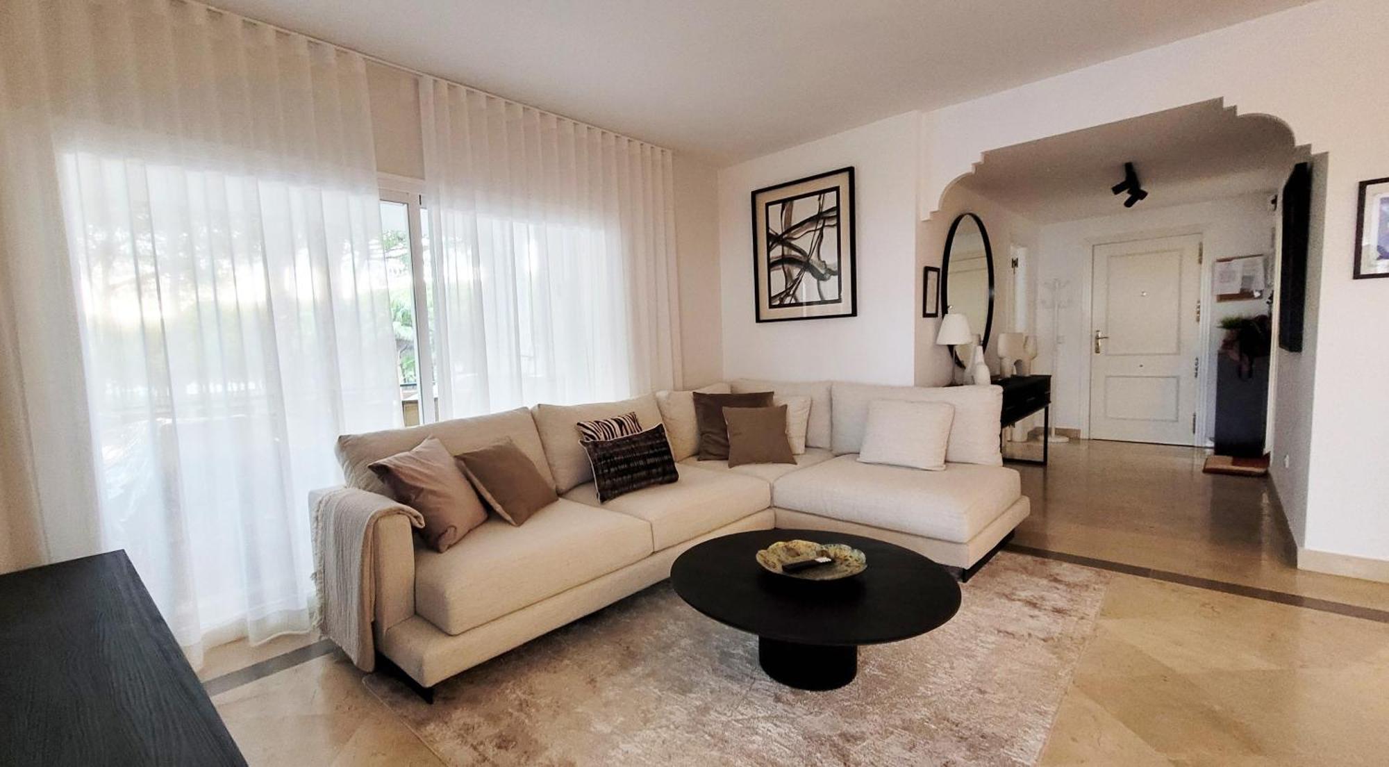Apartment in El Presidente Beach Side New Golden Mile Estepona Exterior foto