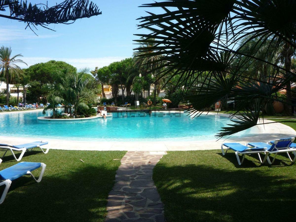 Apartment in El Presidente Beach Side New Golden Mile Estepona Exterior foto