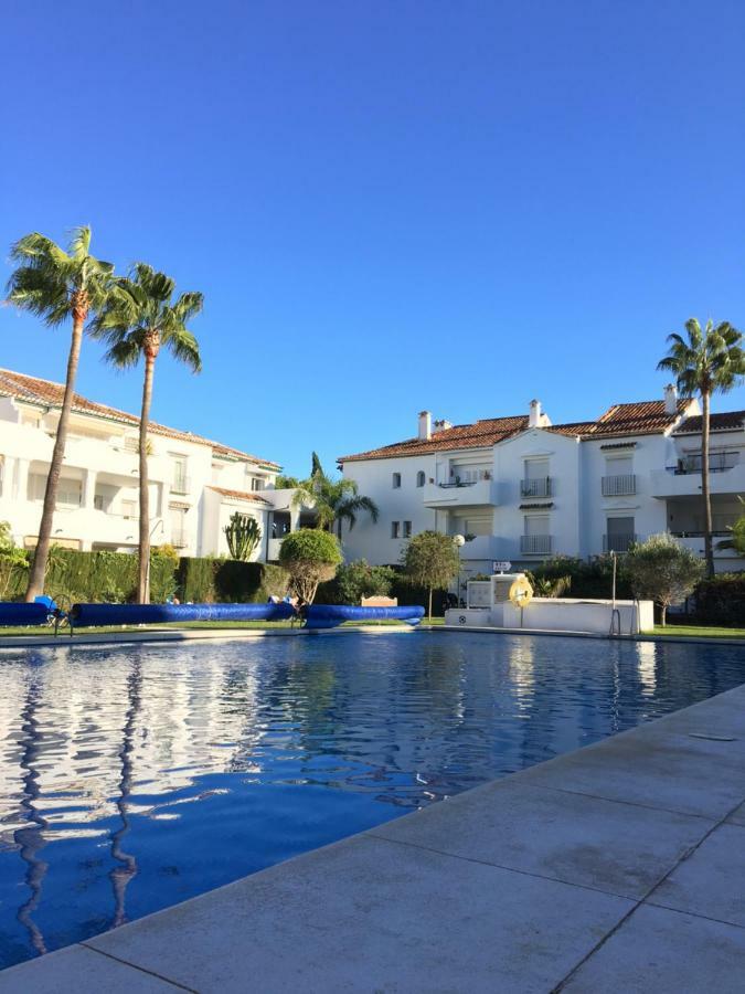 Apartment in El Presidente Beach Side New Golden Mile Estepona Exterior foto
