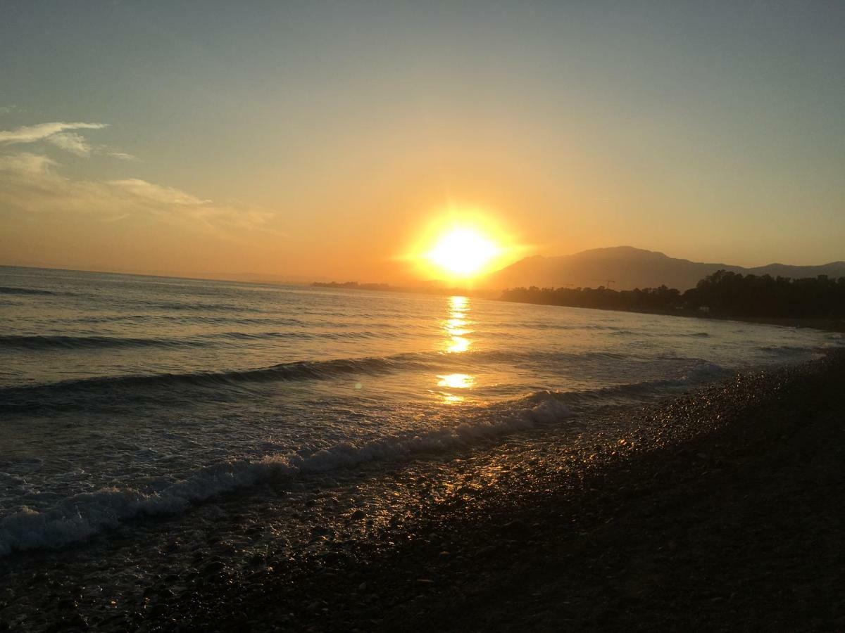 Apartment in El Presidente Beach Side New Golden Mile Estepona Exterior foto